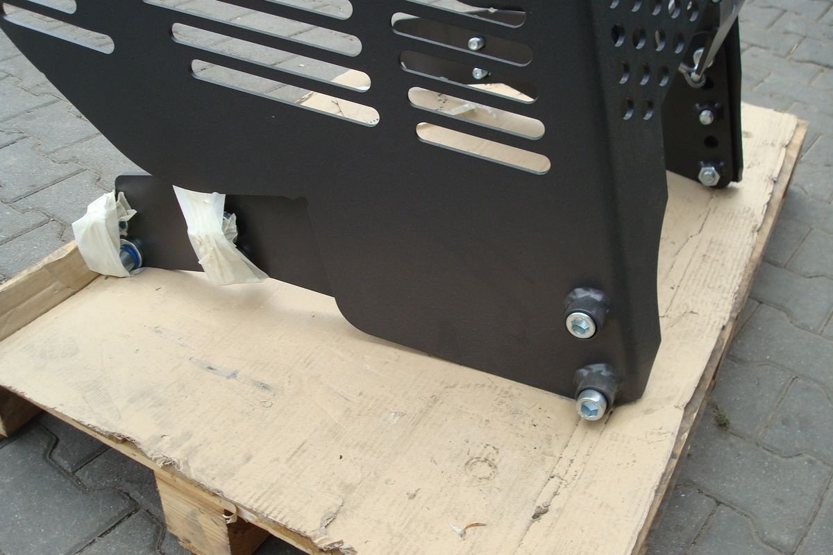 Ladekrane & Rückezange of the type Sonstige Forstmaskenschutz Valtra N135, N155, N175, Neumaschine in Judenburg (Picture 3)