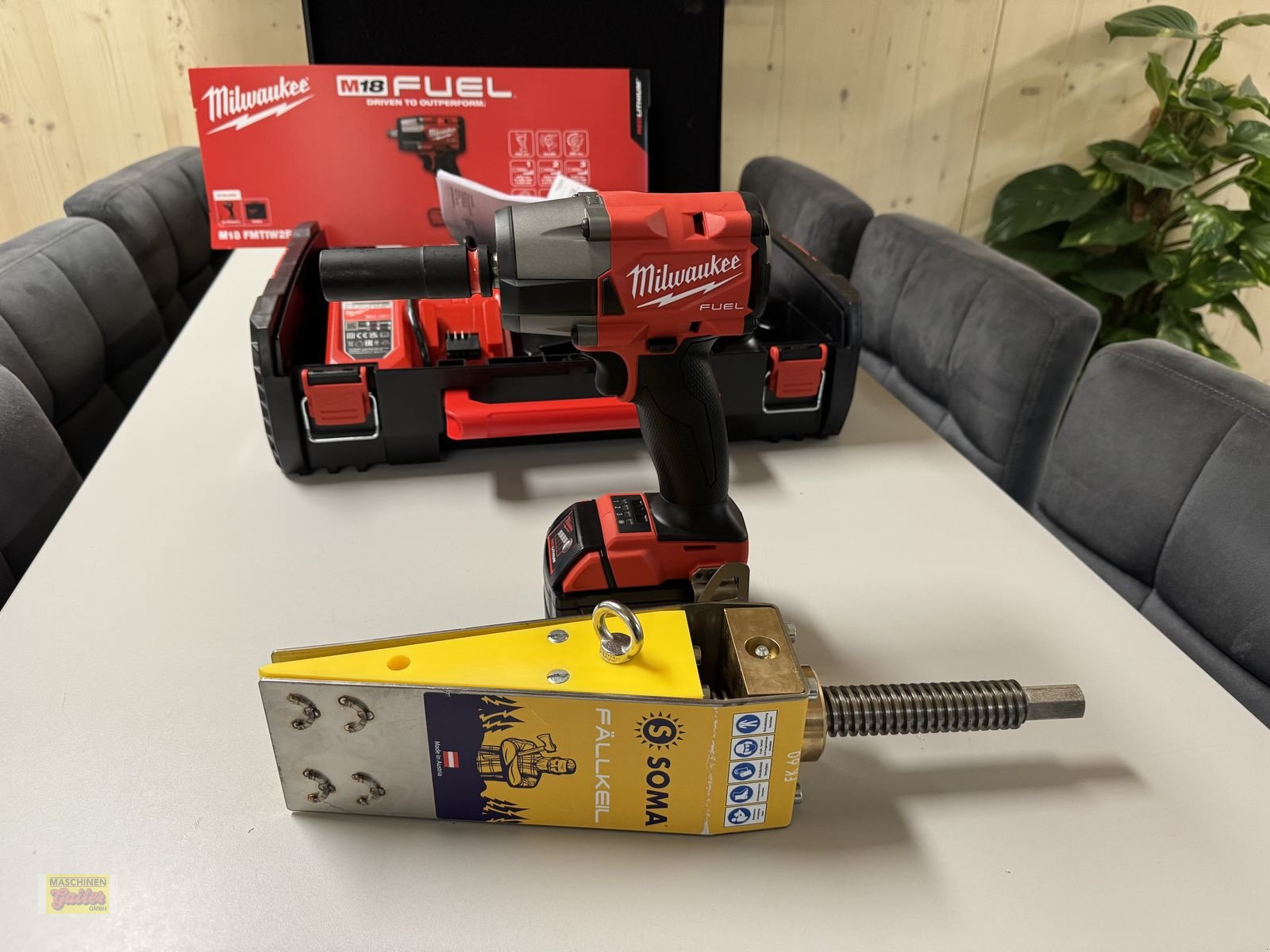 Ladekrane & Rückezange of the type Sonstige SOMA Fällkeil FK60 mit Milwaukee Schlagschrauber, Neumaschine in Kötschach (Picture 17)