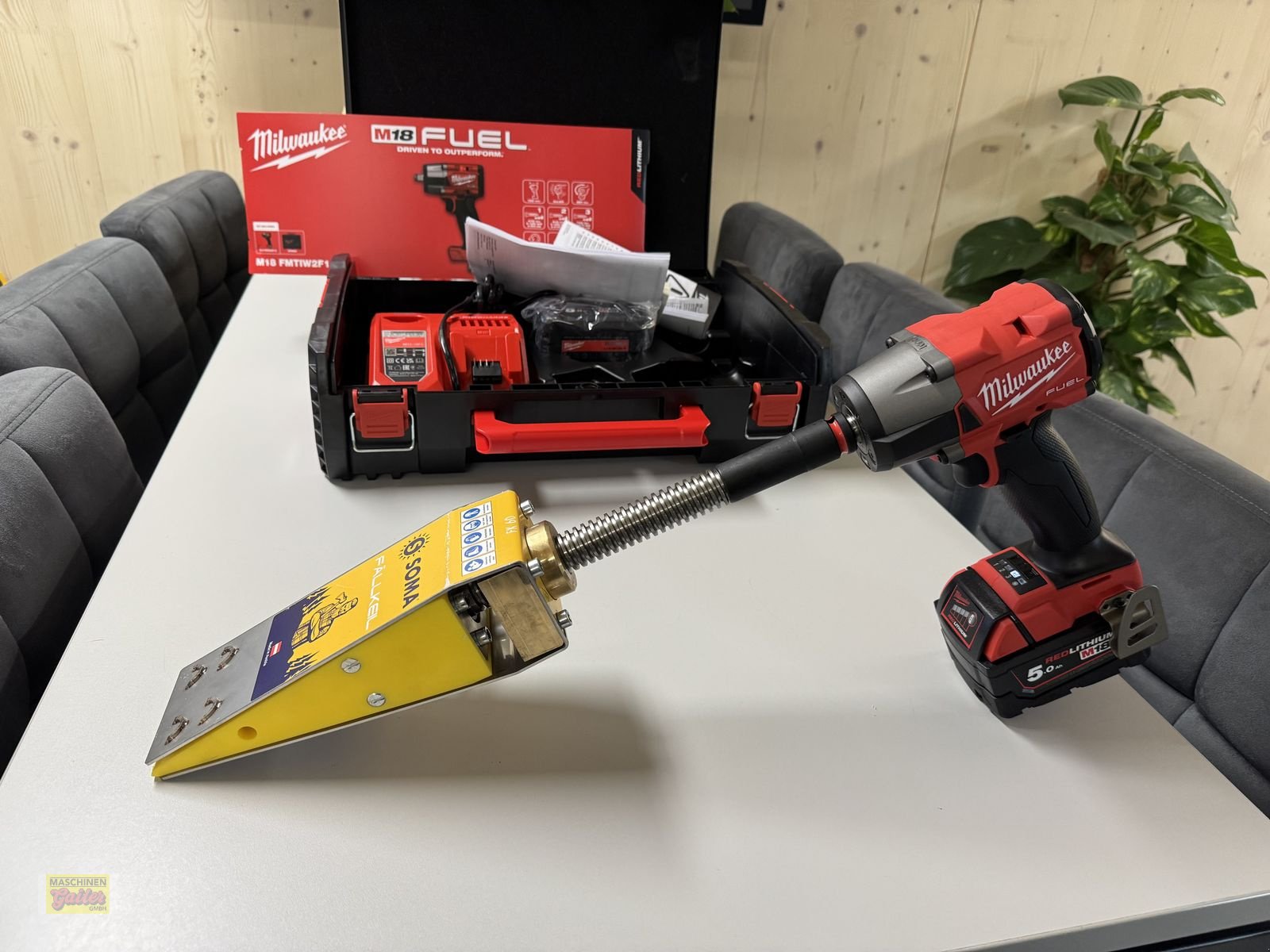 Ladekrane & Rückezange of the type Sonstige SOMA Fällkeil FK60 mit Milwaukee Schlagschrauber, Neumaschine in Kötschach (Picture 16)