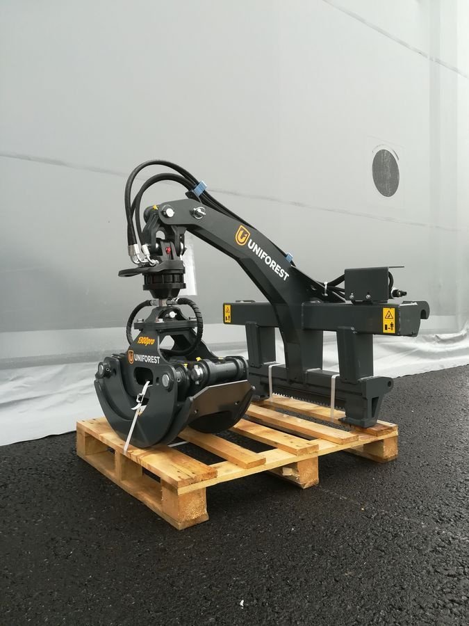 Ladekrane & Rückezange of the type Uniforest Rückezange 1300FH+ mit Umschaltventil, Neumaschine in Tamsweg (Picture 7)