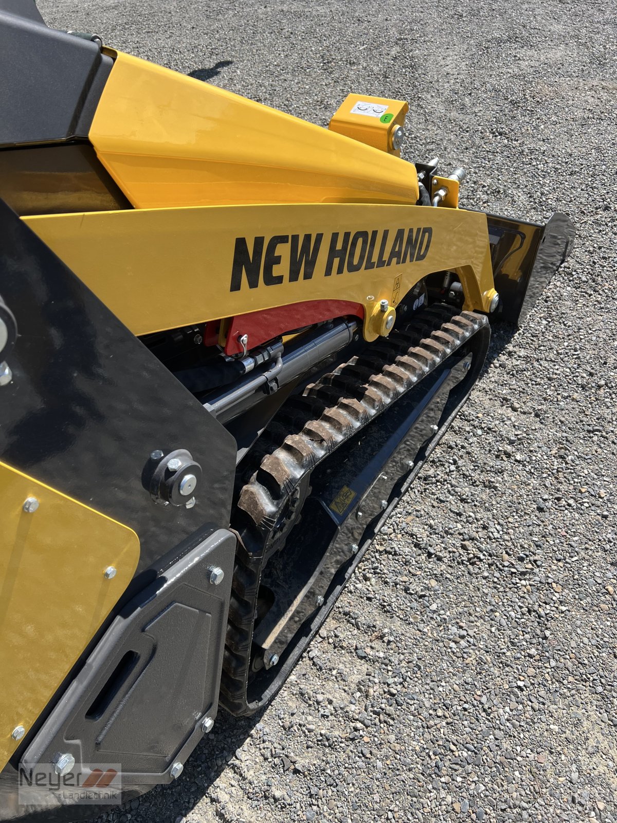 Laderaupe des Typs New Holland C314, Neumaschine in Bad Waldsee Mennisweiler (Bild 4)
