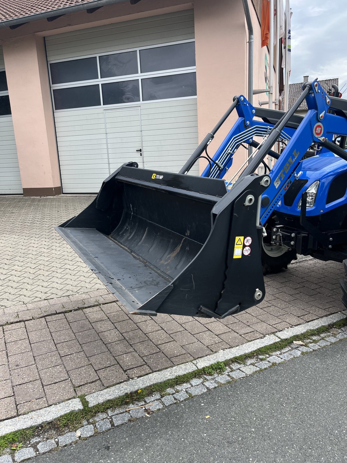 Ladeschaufel des Typs Alö 210MP EURO, Gebrauchtmaschine in Hagenbüchach (Bild 1)