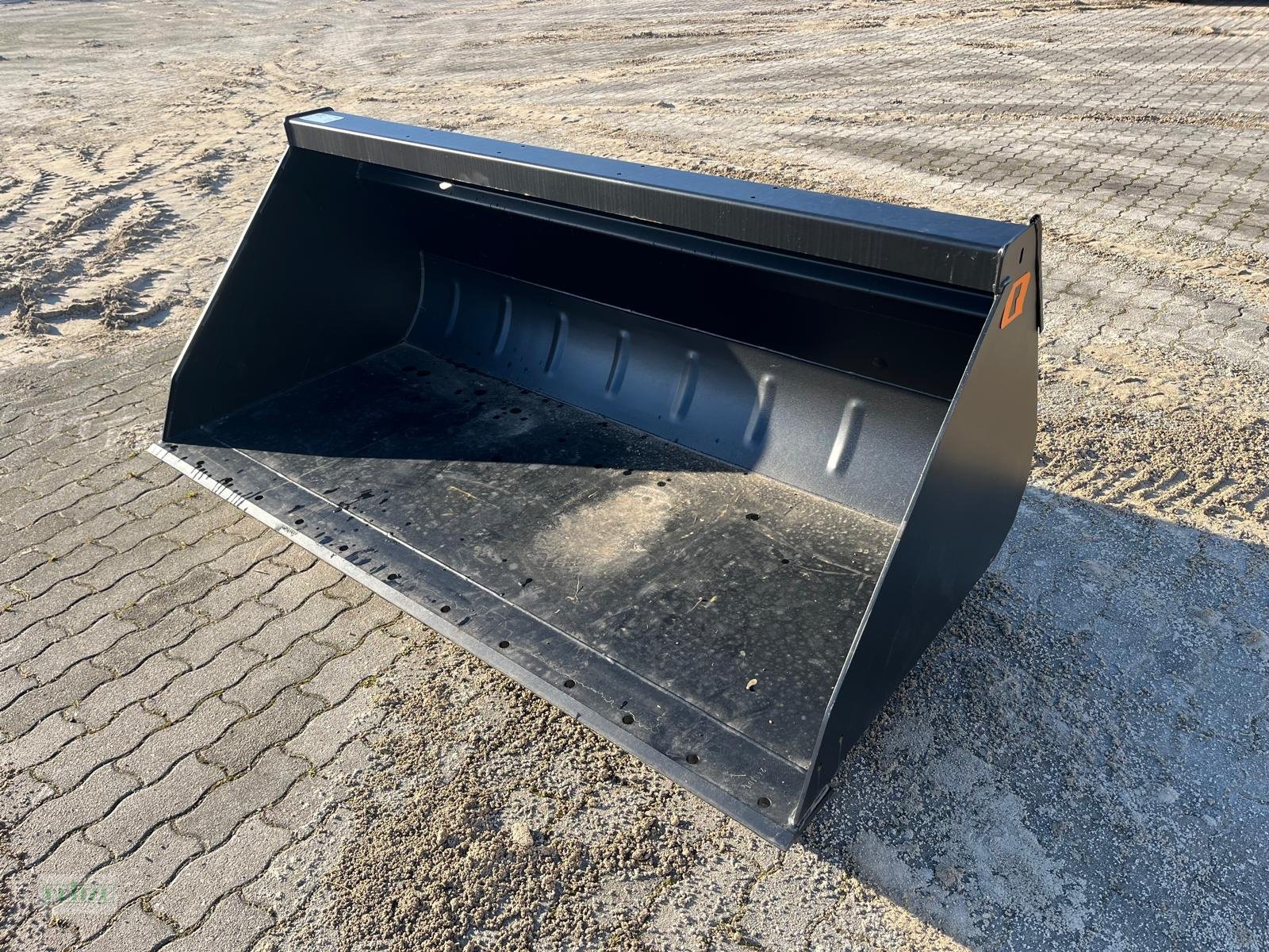 Ladeschaufel des Typs Alö 220 GM+, Neumaschine in Bruckmühl (Bild 1)