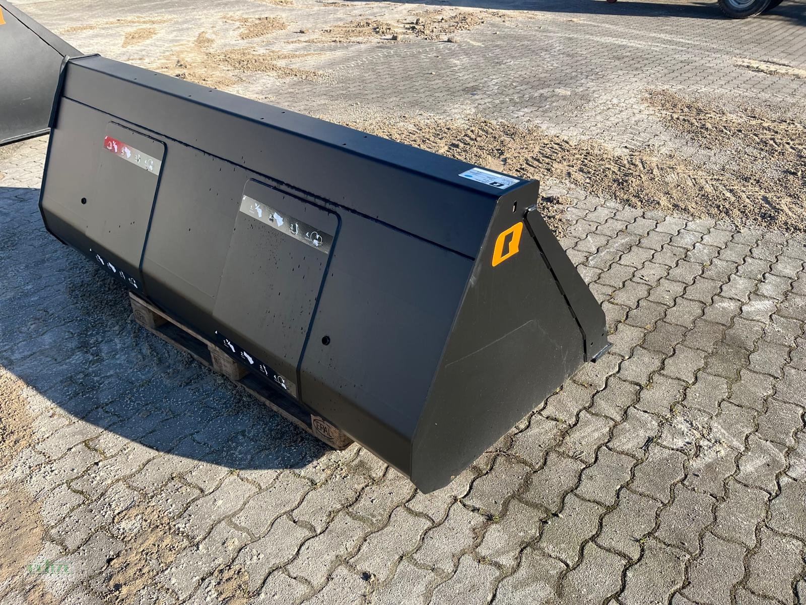 Ladeschaufel des Typs Alö 220 GM+, Neumaschine in Bruckmühl (Bild 2)