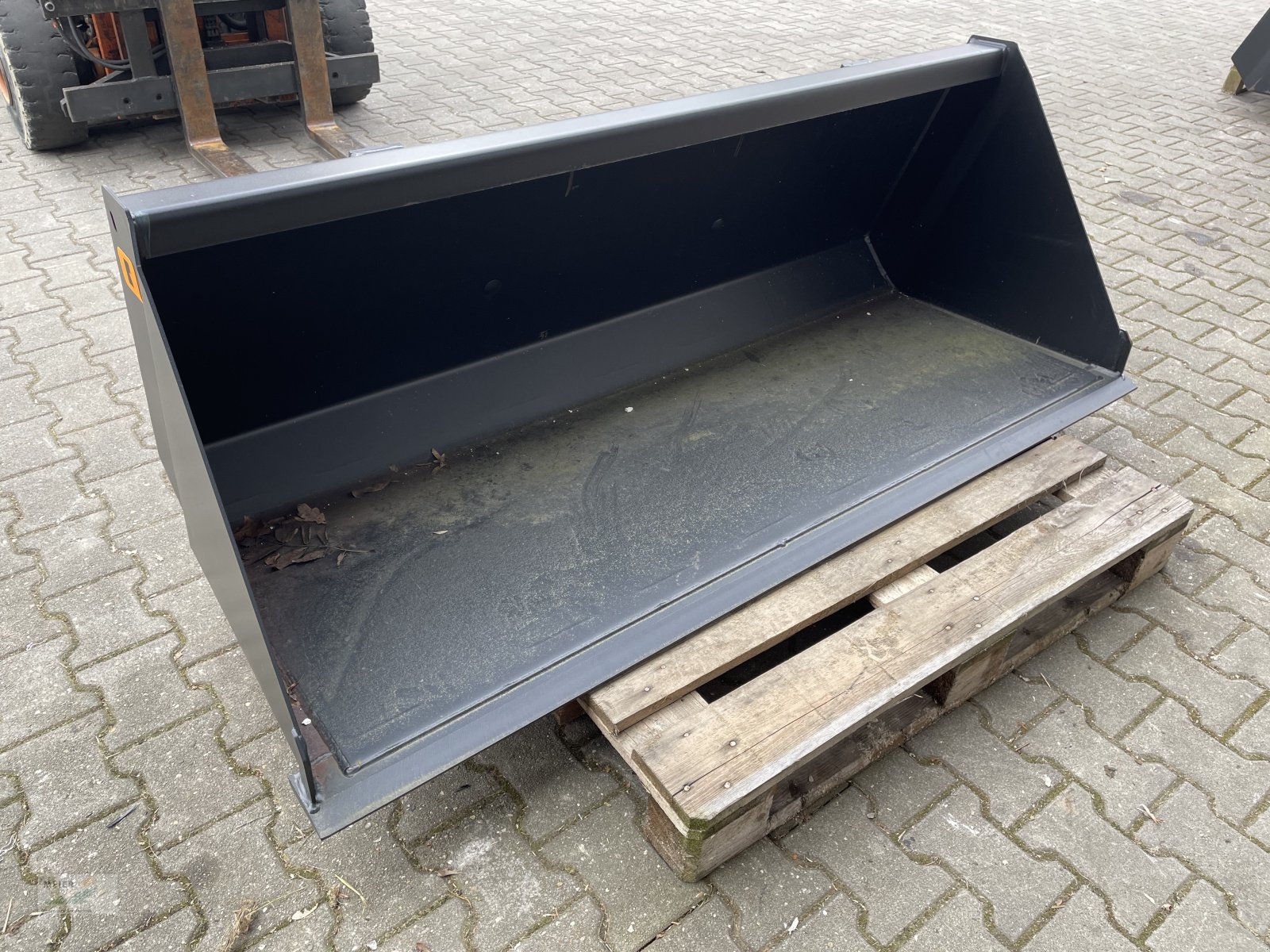 Ladeschaufel des Typs Alö Universalschaufel 180 U EURO, Neumaschine in Hersbruck (Bild 2)