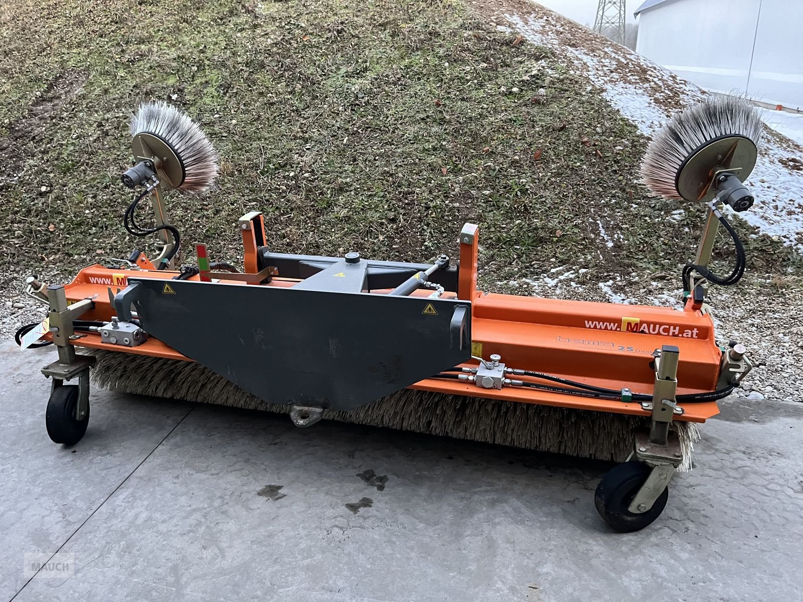 Ladeschaufel des Typs Bema Kehrmaschine 25 / 2750mm mit Merlo ZM2, Gebrauchtmaschine in Burgkirchen (Bild 15)