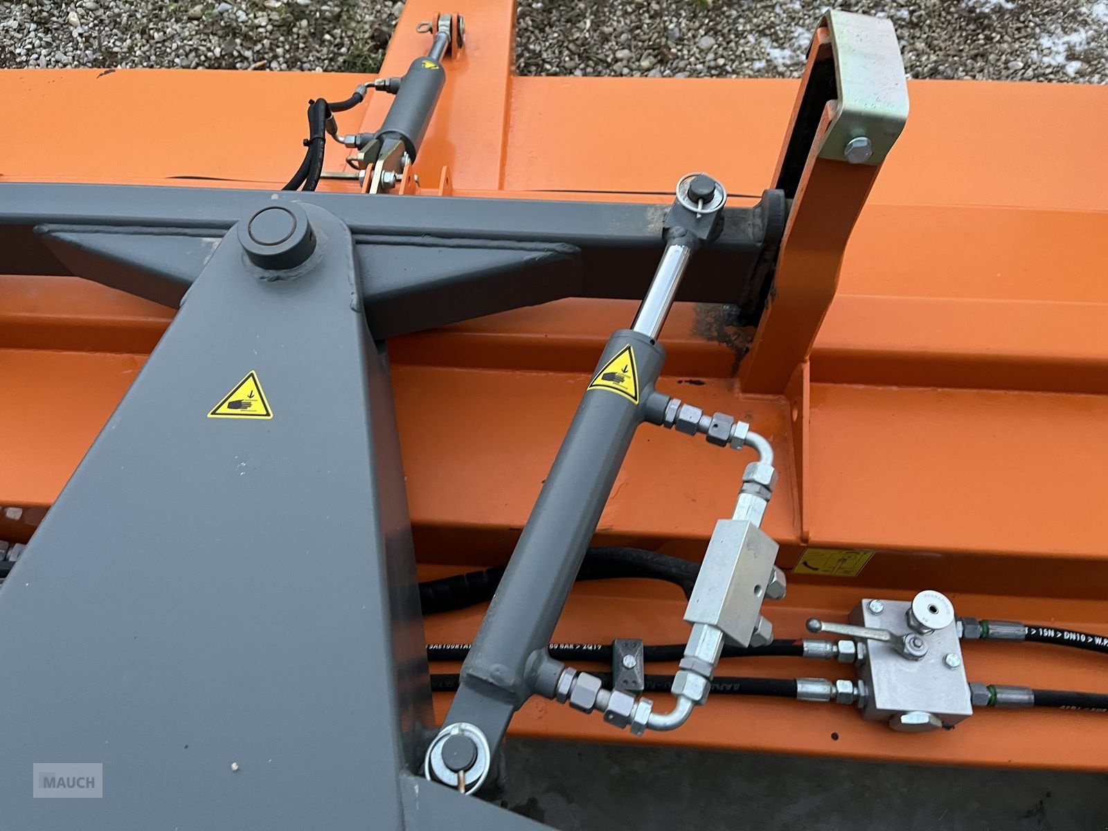 Ladeschaufel des Typs Bema Kehrmaschine 25 / 2750mm mit Merlo ZM2, Gebrauchtmaschine in Burgkirchen (Bild 2)