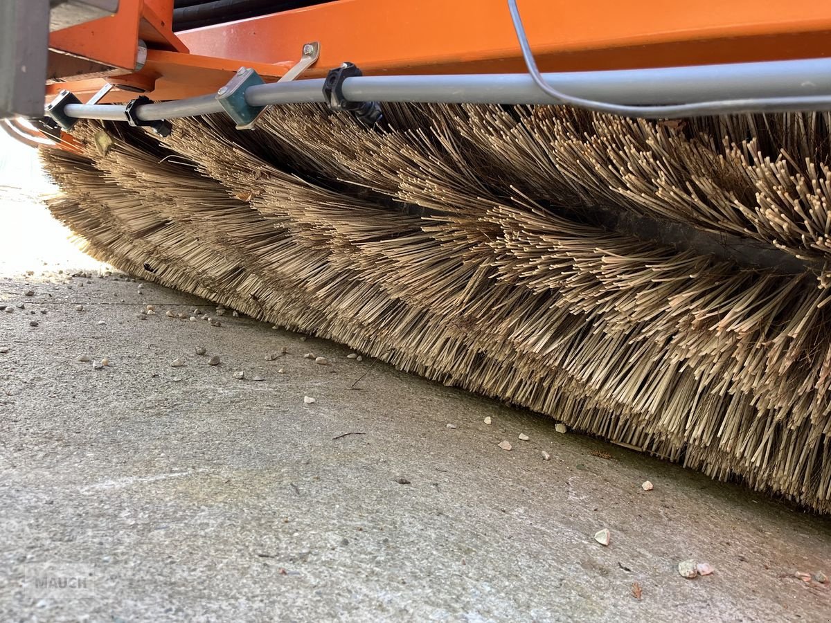 Ladeschaufel typu Bema Kehrmaschine DUAL 35 / 2300mm mit Weidemann HV, Gebrauchtmaschine v Burgkirchen (Obrázek 4)