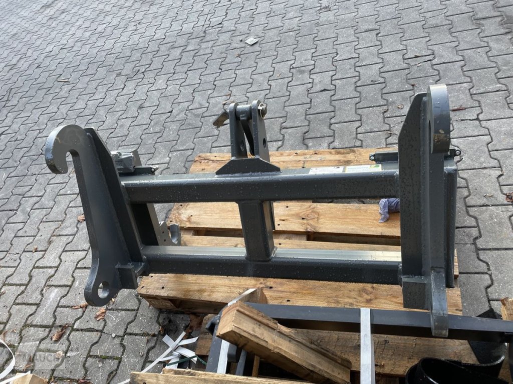 Ladeschaufel des Typs Bressel & Lade Adapter von Kramer auf Dreipunkt verstellbar, Neumaschine in Burgkirchen (Bild 9)