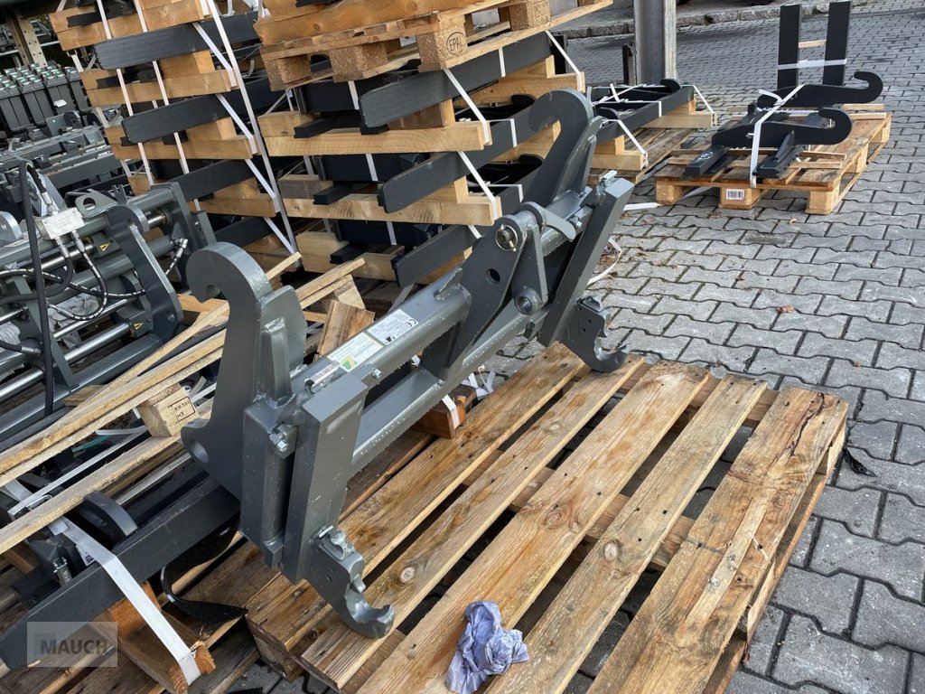 Ladeschaufel des Typs Bressel & Lade Adapter von Kramer auf Dreipunkt verstellbar, Neumaschine in Burgkirchen (Bild 7)