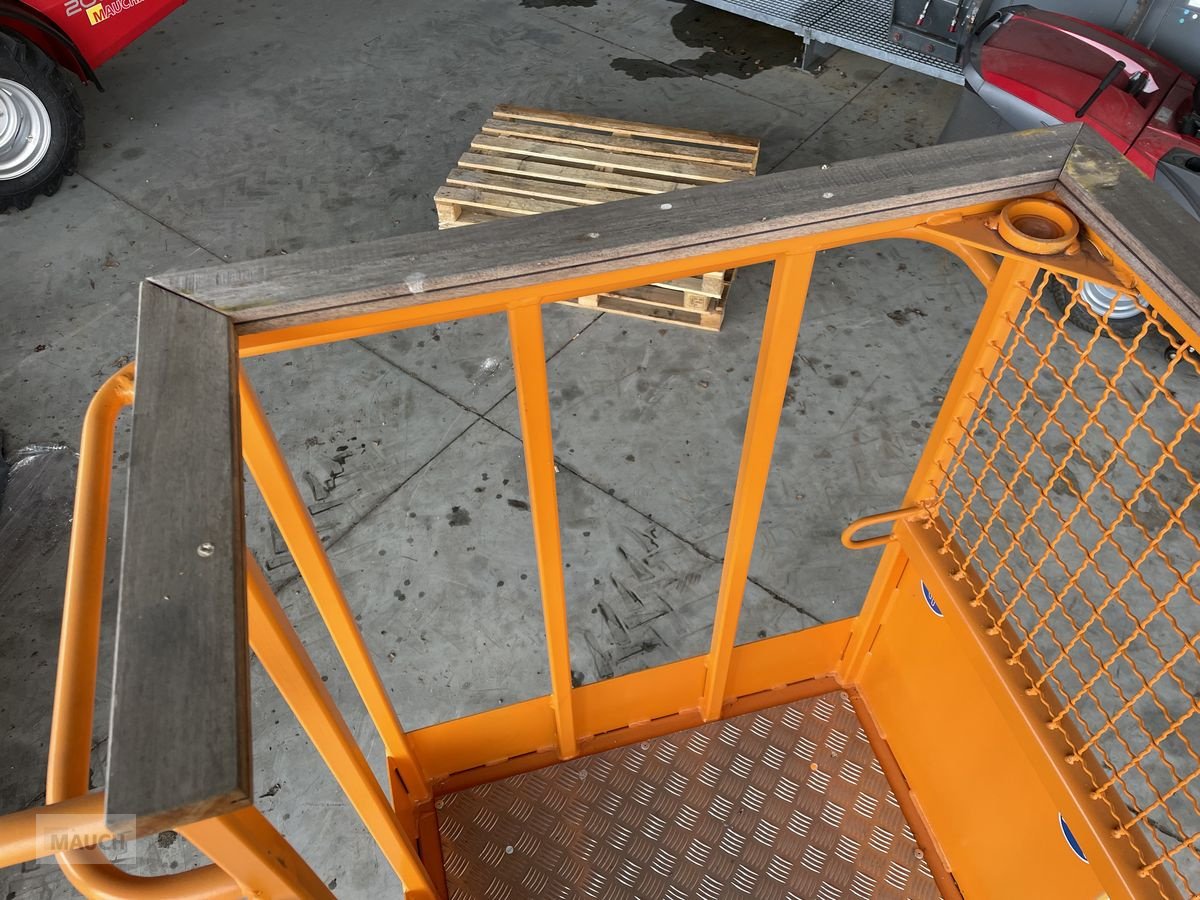 Ladeschaufel des Typs Bressel & Lade Arbeitskorb / Arbeitsbühne mit Erhöhung, Neumaschine in Burgkirchen (Bild 3)