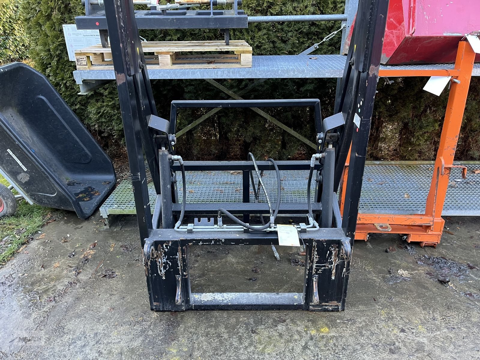 Ladeschaufel des Typs Bressel & Lade Ballenhubstapelgerät mit Euro, Gebrauchtmaschine in Burgkirchen (Bild 2)