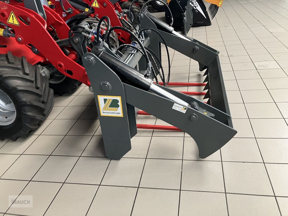 Ladeschaufel des Typs Bressel & Lade Ballenschneidzange / Ballenschneidschaufel, Neumaschine in Burgkirchen (Bild 4)