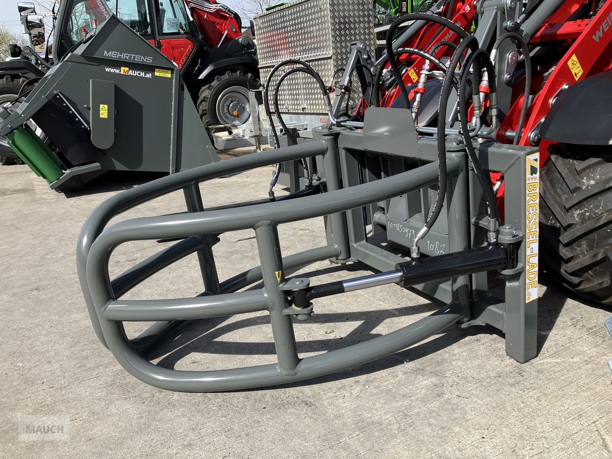 Ladeschaufel des Typs Bressel & Lade Ballenzange mit Euro-Aufnahme AKTION, Neumaschine in Burgkirchen (Bild 1)