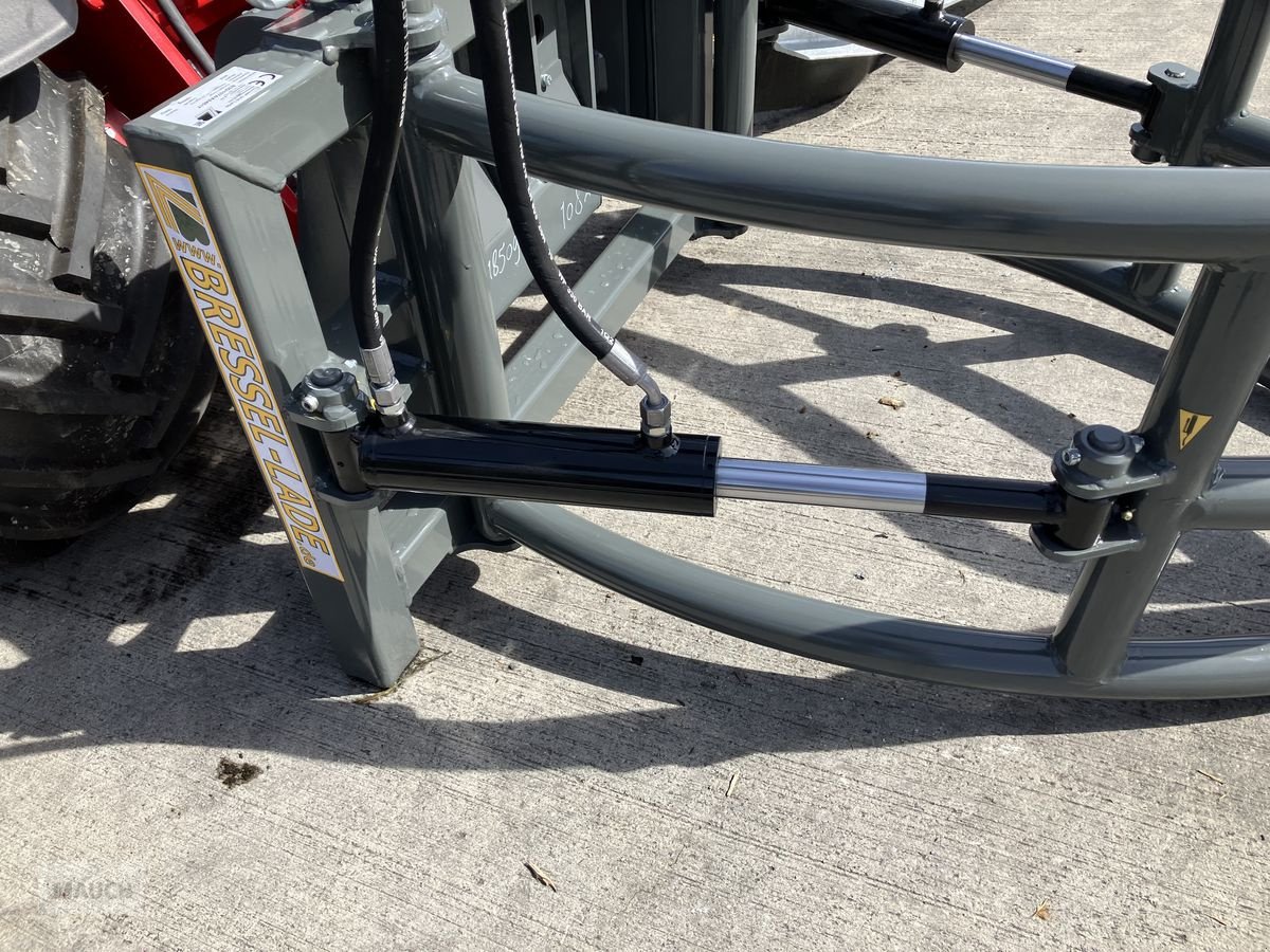 Ladeschaufel des Typs Bressel & Lade Ballenzange mit Euro-Aufnahme AKTION, Neumaschine in Burgkirchen (Bild 17)