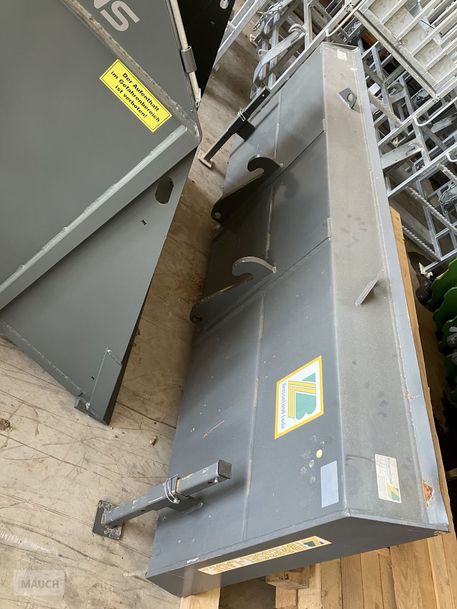 Ladeschaufel des Typs Bressel & Lade Getreideschiebeschild Weidemann Aufnahme, Neumaschine in Burgkirchen (Bild 2)