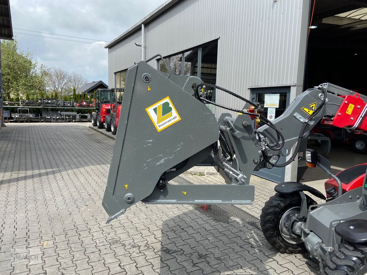 Ladeschaufel des Typs Bressel & Lade Hochkippschaufel, Neumaschine in Burgkirchen (Bild 1)
