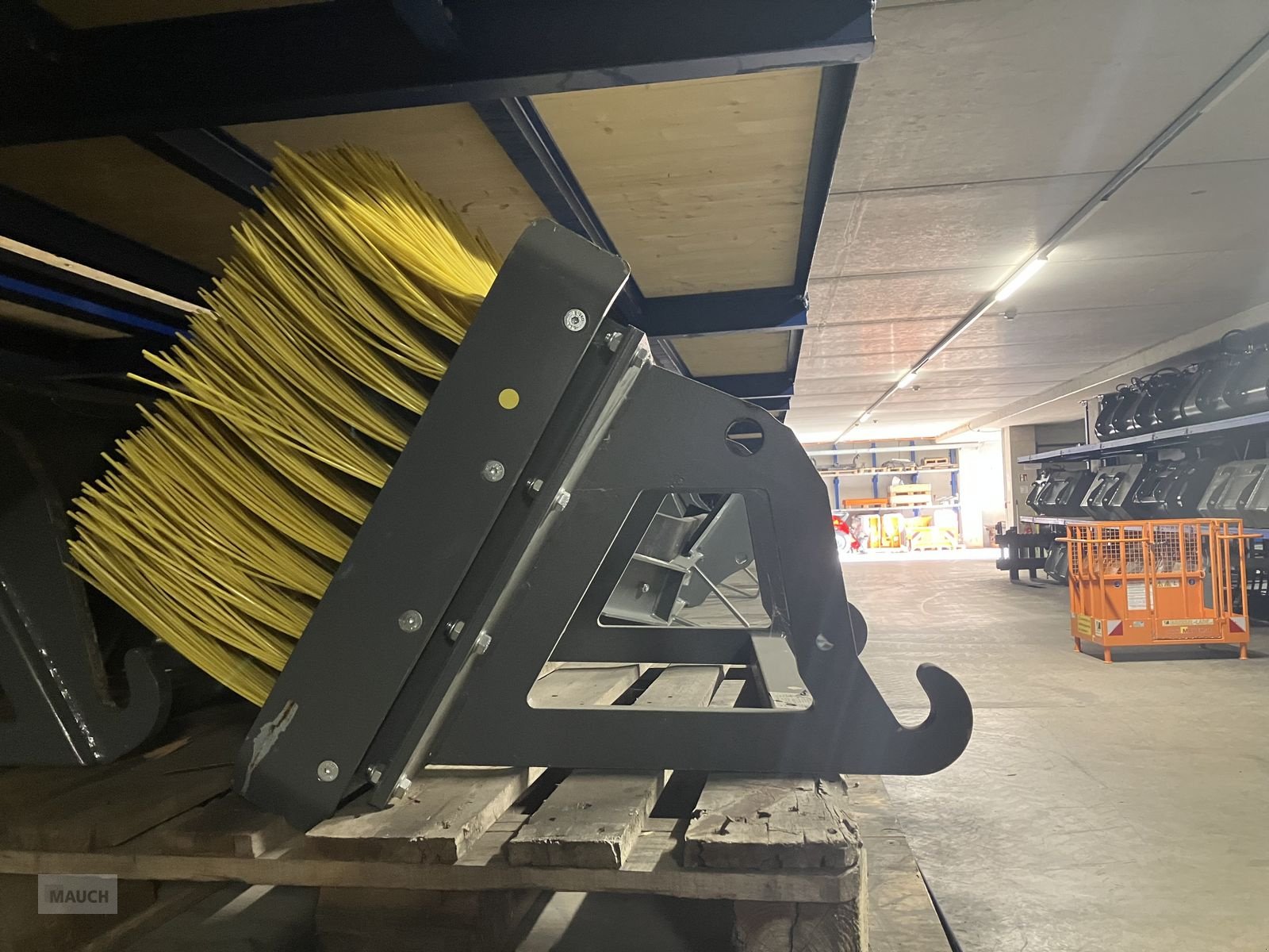 Ladeschaufel des Typs Bressel & Lade Kehrbesen 1m mit Weidemann Aufnahme, Vorführmaschine in Burgkirchen (Bild 2)