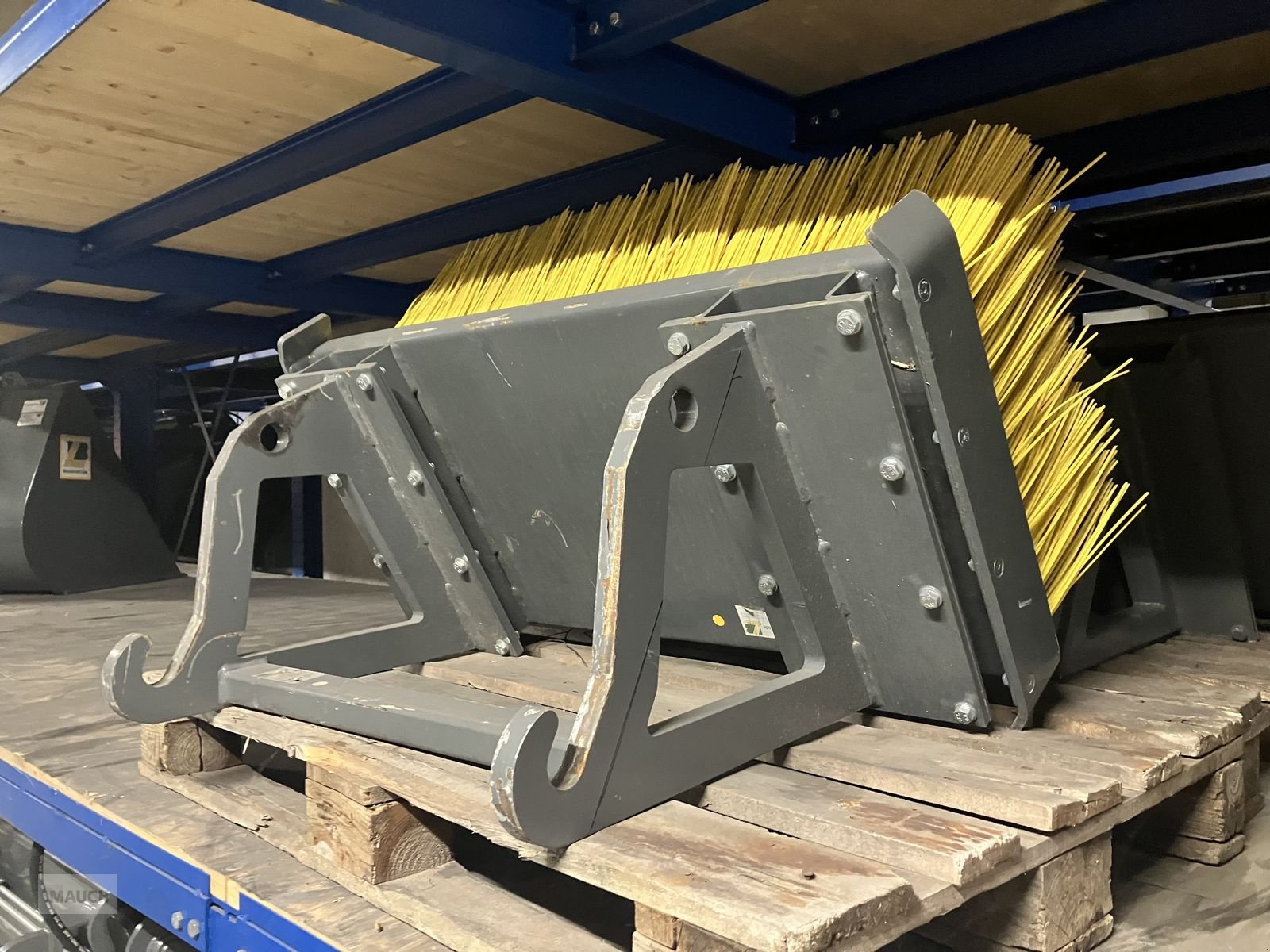 Ladeschaufel des Typs Bressel & Lade Kehrbesen 1m mit Weidemann Aufnahme, Vorführmaschine in Burgkirchen (Bild 1)