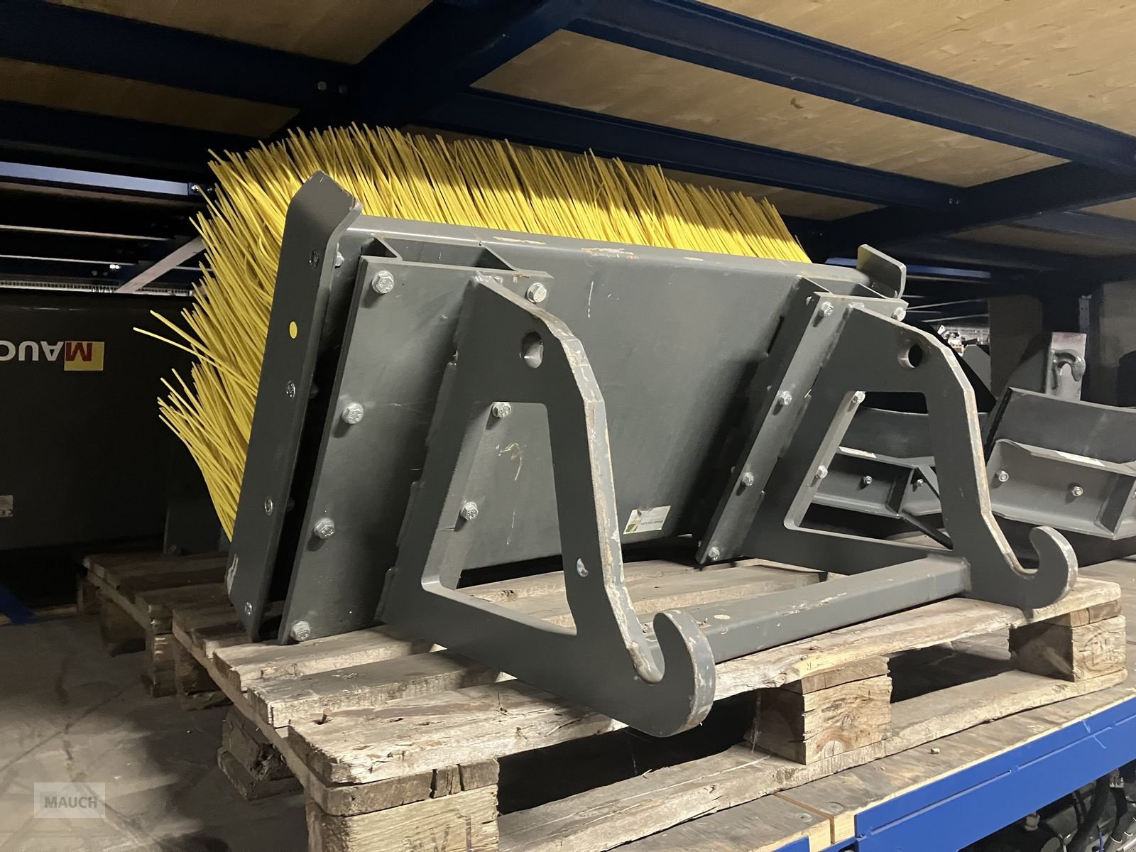 Ladeschaufel des Typs Bressel & Lade Kehrbesen 1m mit Weidemann Aufnahme, Vorführmaschine in Burgkirchen (Bild 5)