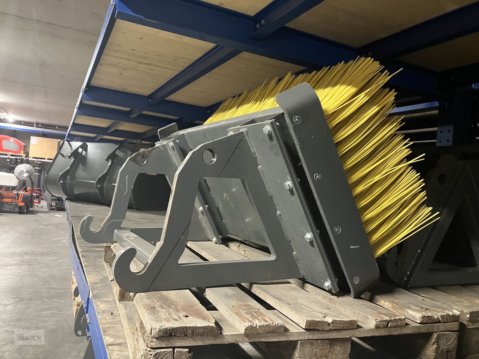 Ladeschaufel des Typs Bressel & Lade Kehrbesen 1m mit Weidemann Aufnahme, Vorführmaschine in Burgkirchen (Bild 3)