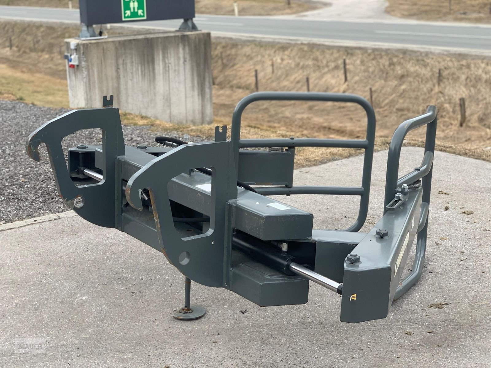 Ladeschaufel des Typs Bressel & Lade Rund- und Rechteck-Ballenzange LAGERABVERKAUF, Neumaschine in Burgkirchen (Bild 12)