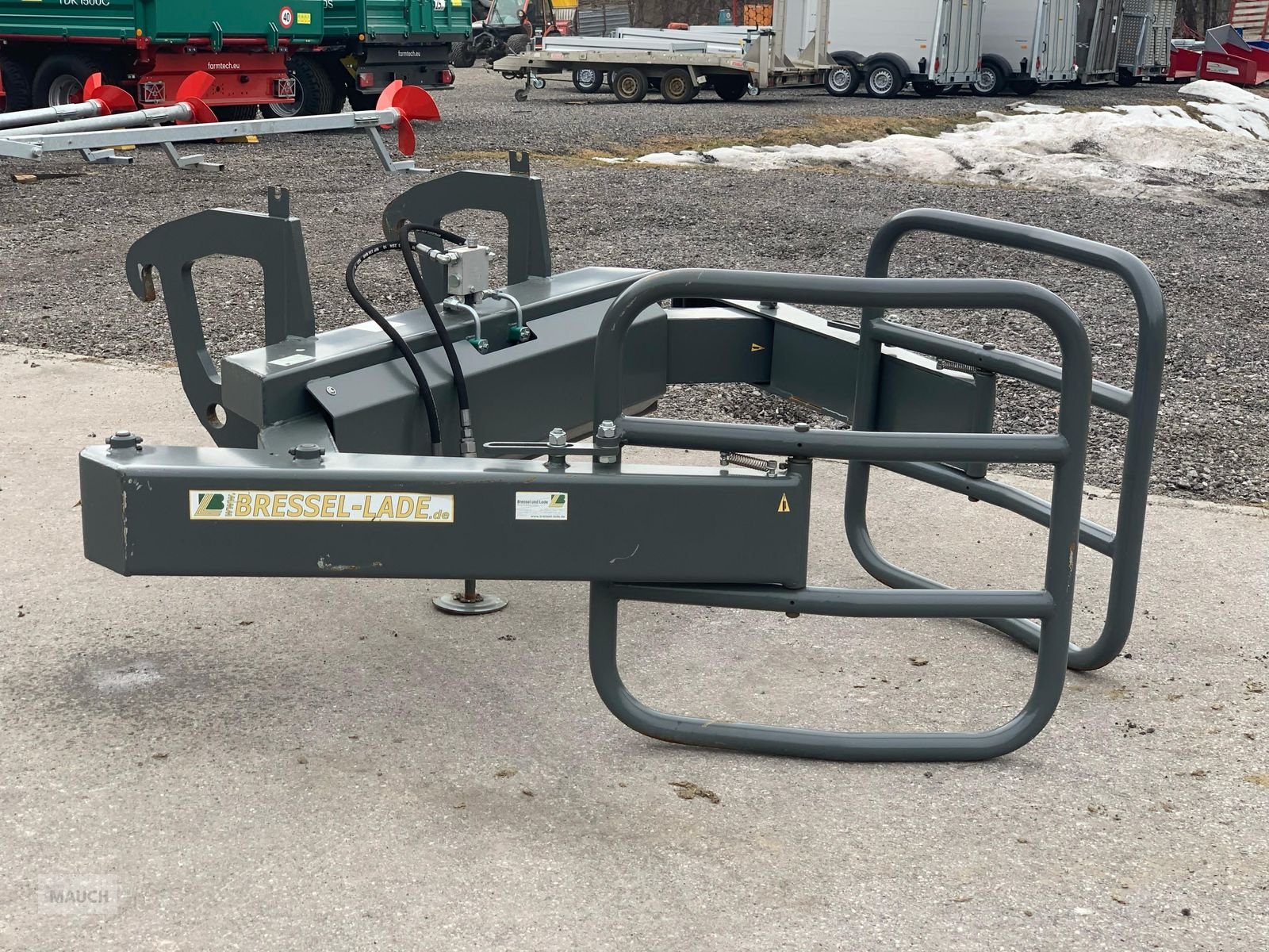 Ladeschaufel des Typs Bressel & Lade Rund- und Rechteck-Ballenzange LAGERABVERKAUF, Neumaschine in Burgkirchen (Bild 11)