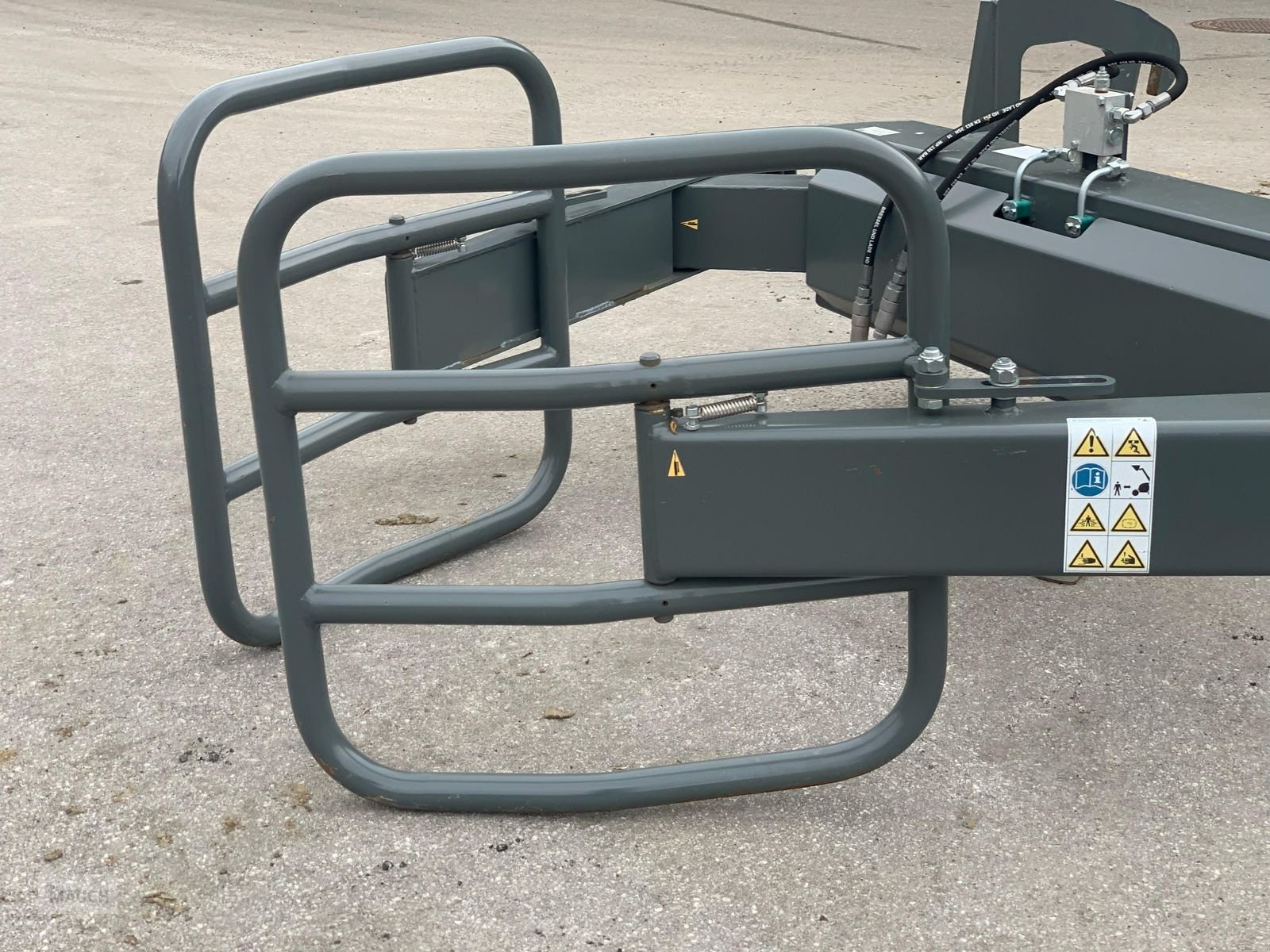 Ladeschaufel des Typs Bressel & Lade Rund- und Rechteck-Ballenzange LAGERABVERKAUF, Neumaschine in Burgkirchen (Bild 5)