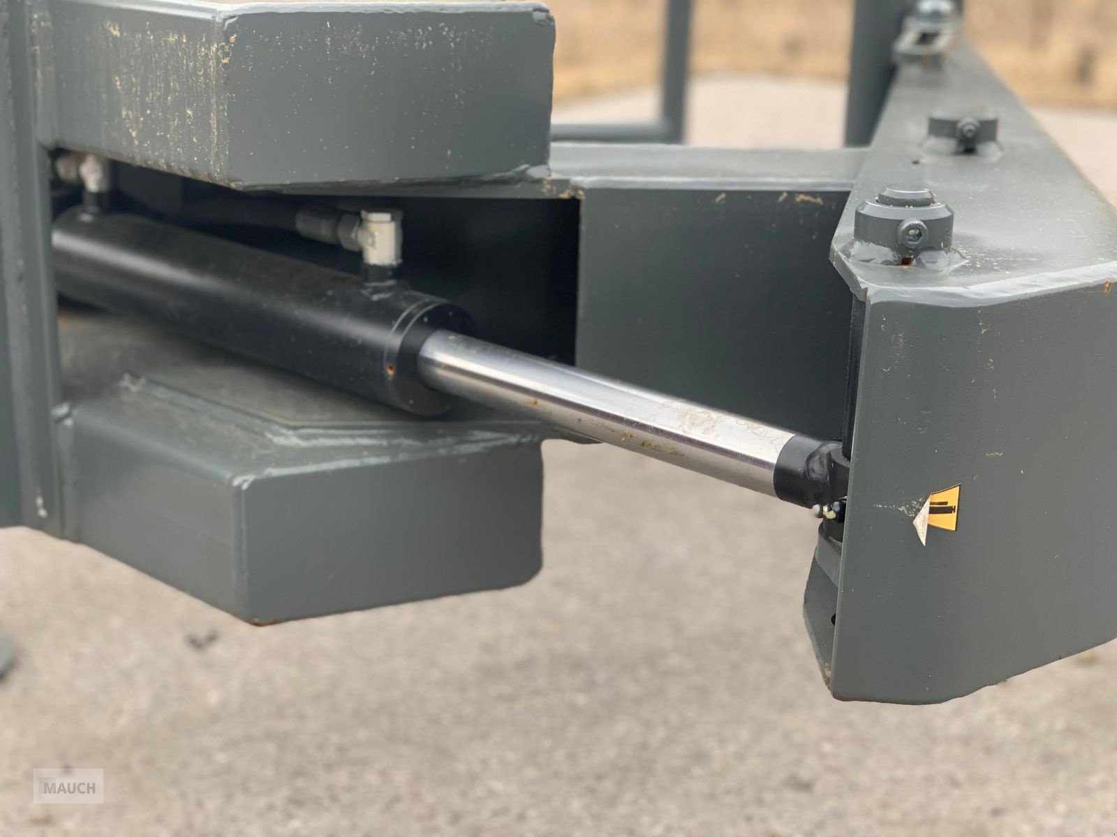 Ladeschaufel des Typs Bressel & Lade Rund- und Rechteck-Ballenzange LAGERABVERKAUF, Neumaschine in Burgkirchen (Bild 3)