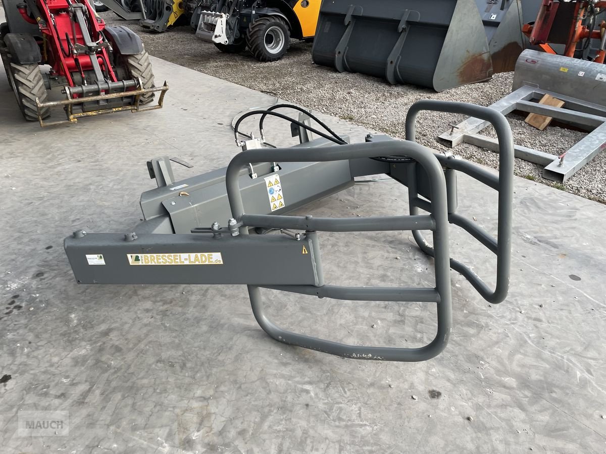 Ladeschaufel des Typs Bressel & Lade Rund- und Rechteckballenzange, Neumaschine in Burgkirchen (Bild 1)