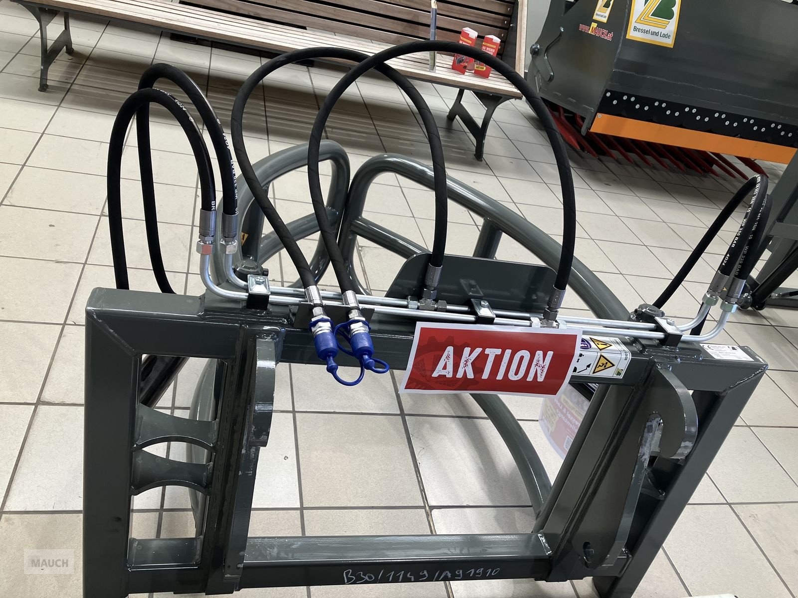 Ladeschaufel des Typs Bressel & Lade Rundballenzange, Neumaschine in Burgkirchen (Bild 3)