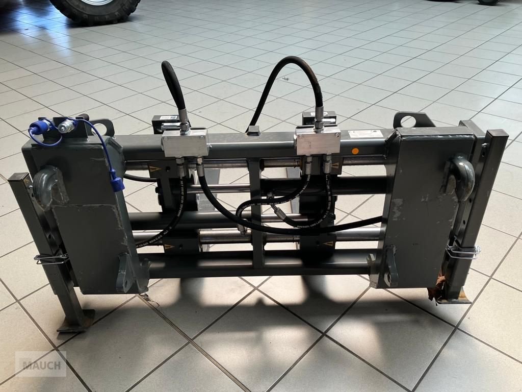 Ladeschaufel des Typs Bressel & Lade Zinkenverstellgerät, Neumaschine in Burgkirchen (Bild 4)