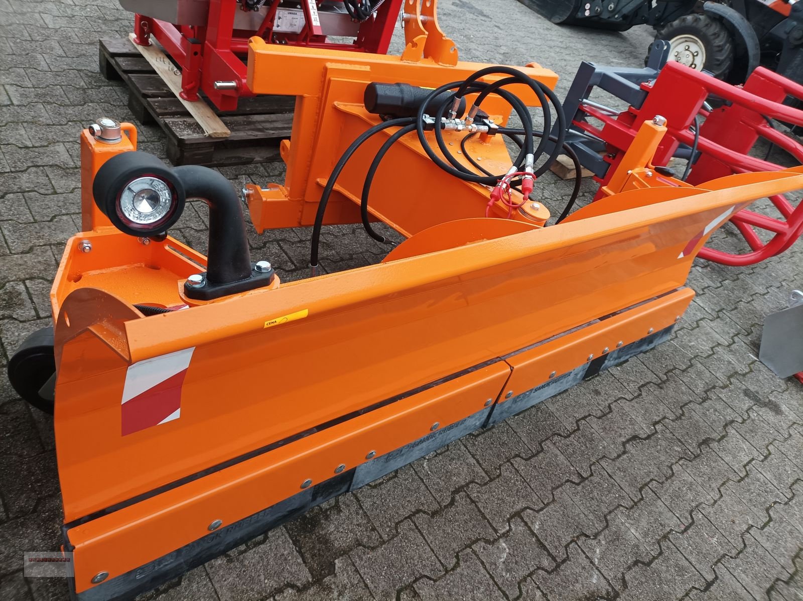 Ladeschaufel typu Dominator Schneepflug 230cm Hydraulisch  mit Rädern, Gebrauchtmaschine v Tarsdorf (Obrázek 5)