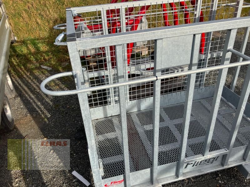 Ladeschaufel des Typs Fliegl ABHFLI000010V ARBEITSBÜHNE, Neumaschine in Hollfeld (Bild 8)