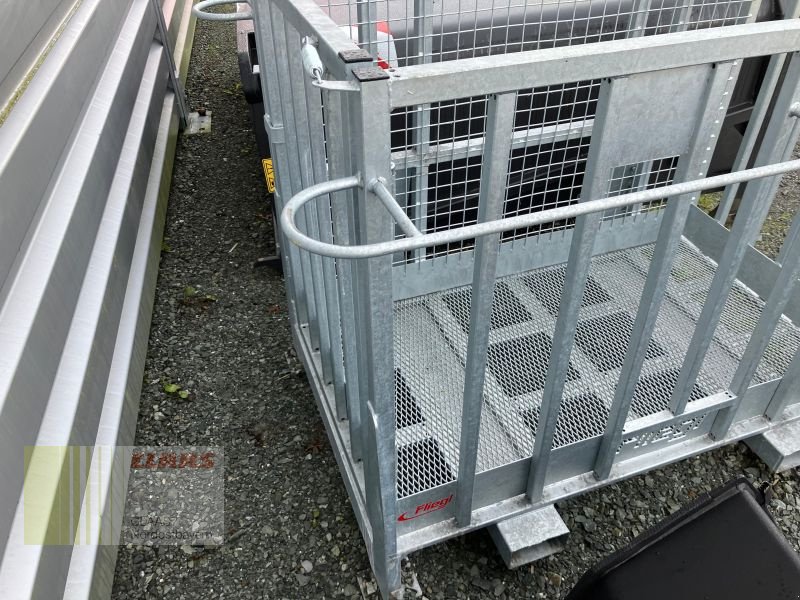 Ladeschaufel des Typs Fliegl ABHFLI000010V ARBEITSBÜHNE, Neumaschine in Hollfeld (Bild 6)