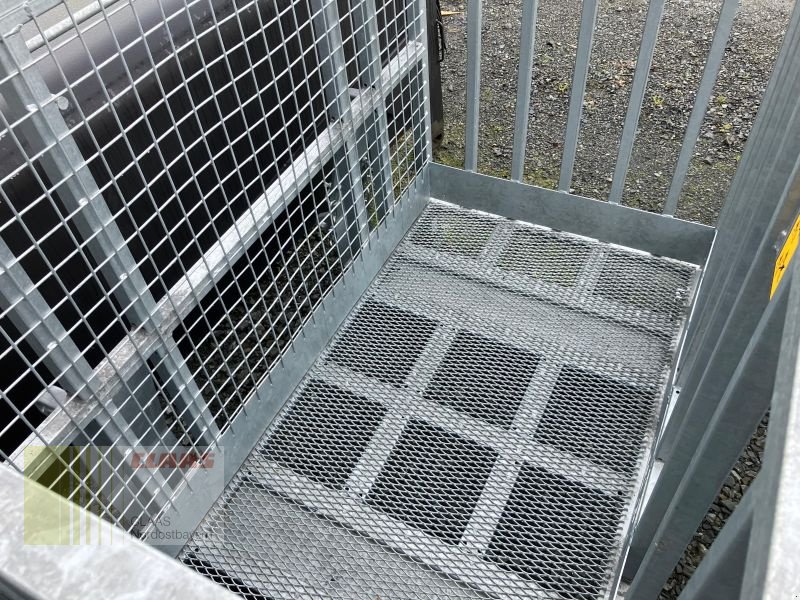 Ladeschaufel des Typs Fliegl ABHFLI000010V ARBEITSBÜHNE, Neumaschine in Hollfeld (Bild 4)