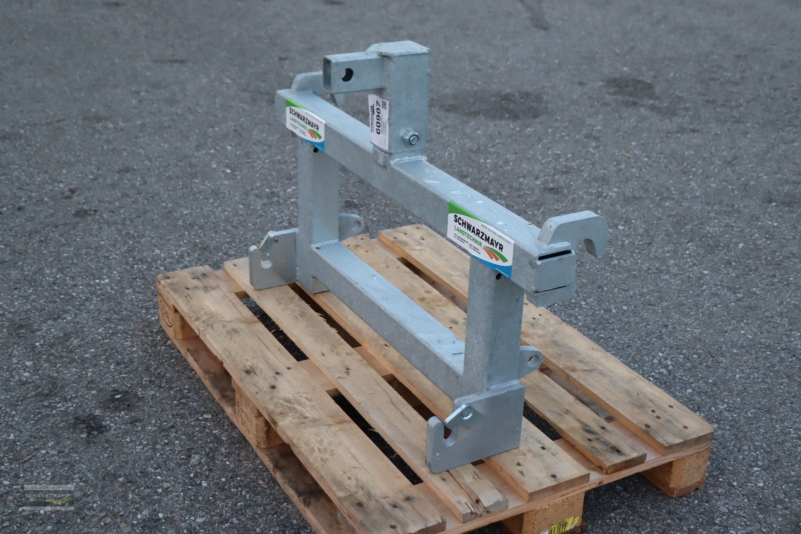 Ladeschaufel des Typs Fliegl AgroCenter Adapter Euro auf 3-P, Neumaschine in Gampern (Bild 3)