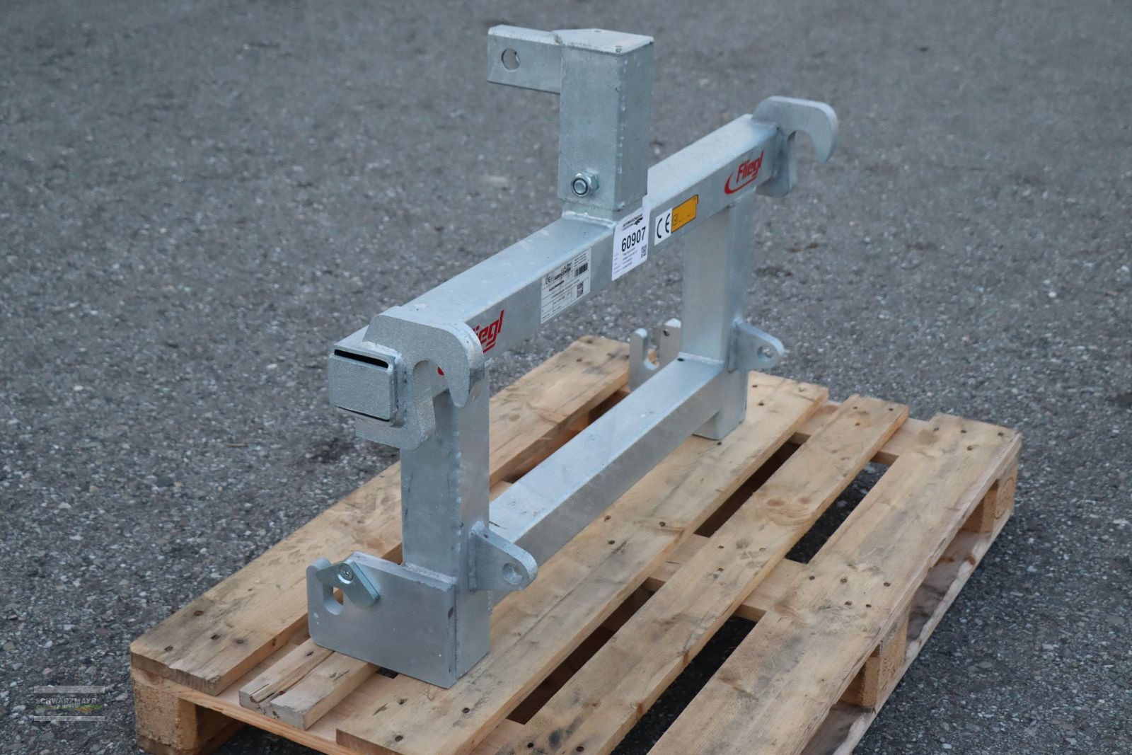 Ladeschaufel des Typs Fliegl AgroCenter Adapter Euro auf 3-P, Neumaschine in Gampern (Bild 2)