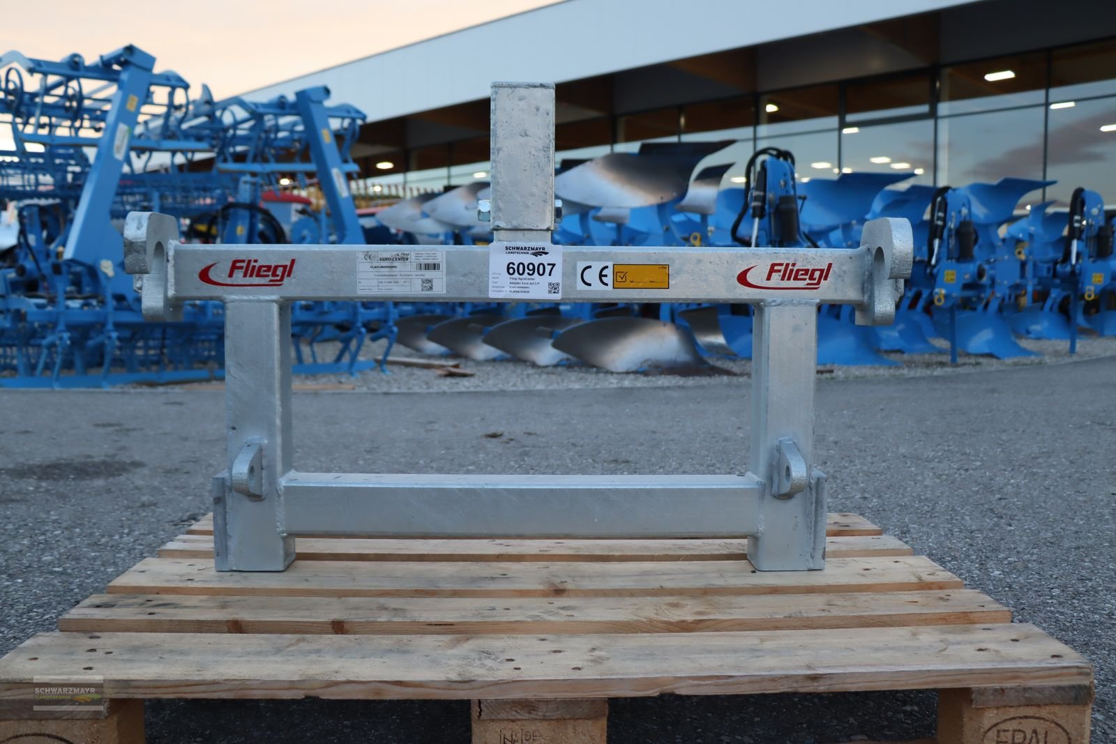 Ladeschaufel des Typs Fliegl AgroCenter Adapter Euro auf 3-P, Neumaschine in Gampern (Bild 7)