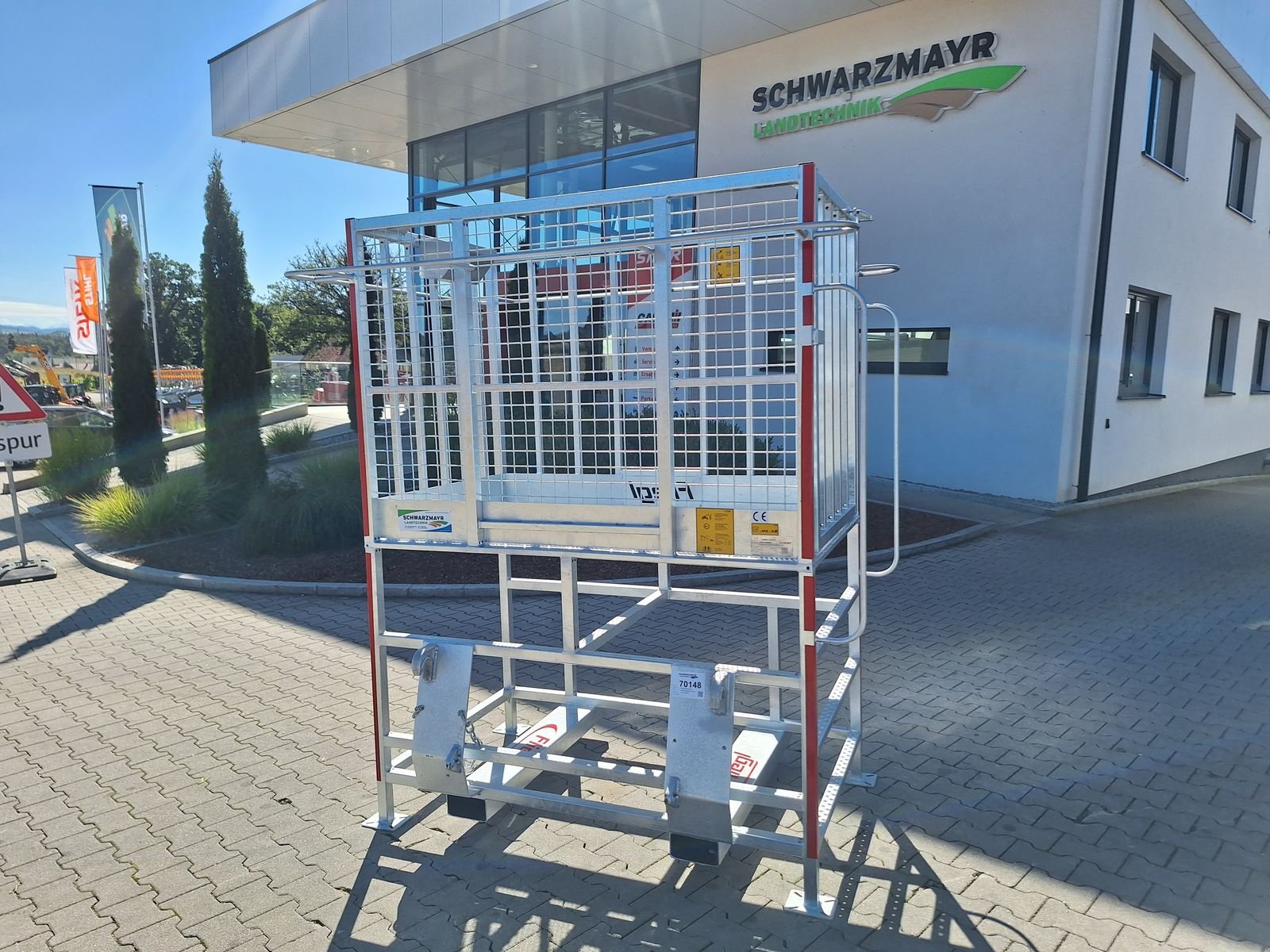 Ladeschaufel des Typs Fliegl AgroCenter Arbeitsbühne hoch, Neumaschine in Schlitters (Bild 1)