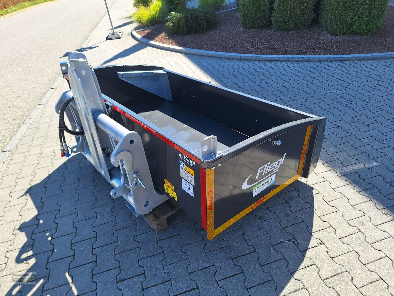 Ladeschaufel des Typs Fliegl AgroCenter Heckschaufel G1800mm, Neumaschine in Aurolzmünster (Bild 10)