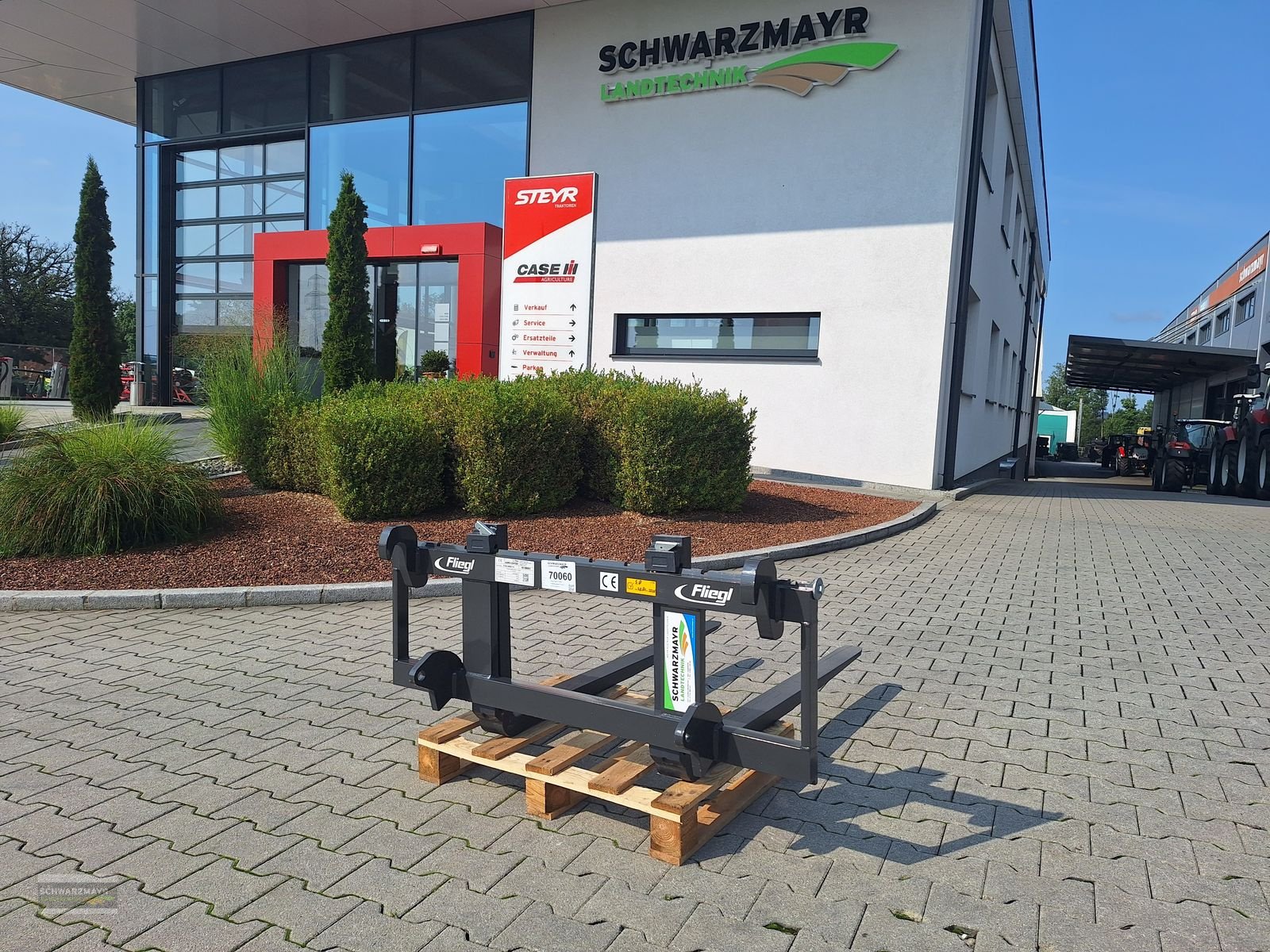 Ladeschaufel des Typs Fliegl AgroCenter Palettengabel Easy 1200, Neumaschine in Aurolzmünster (Bild 2)