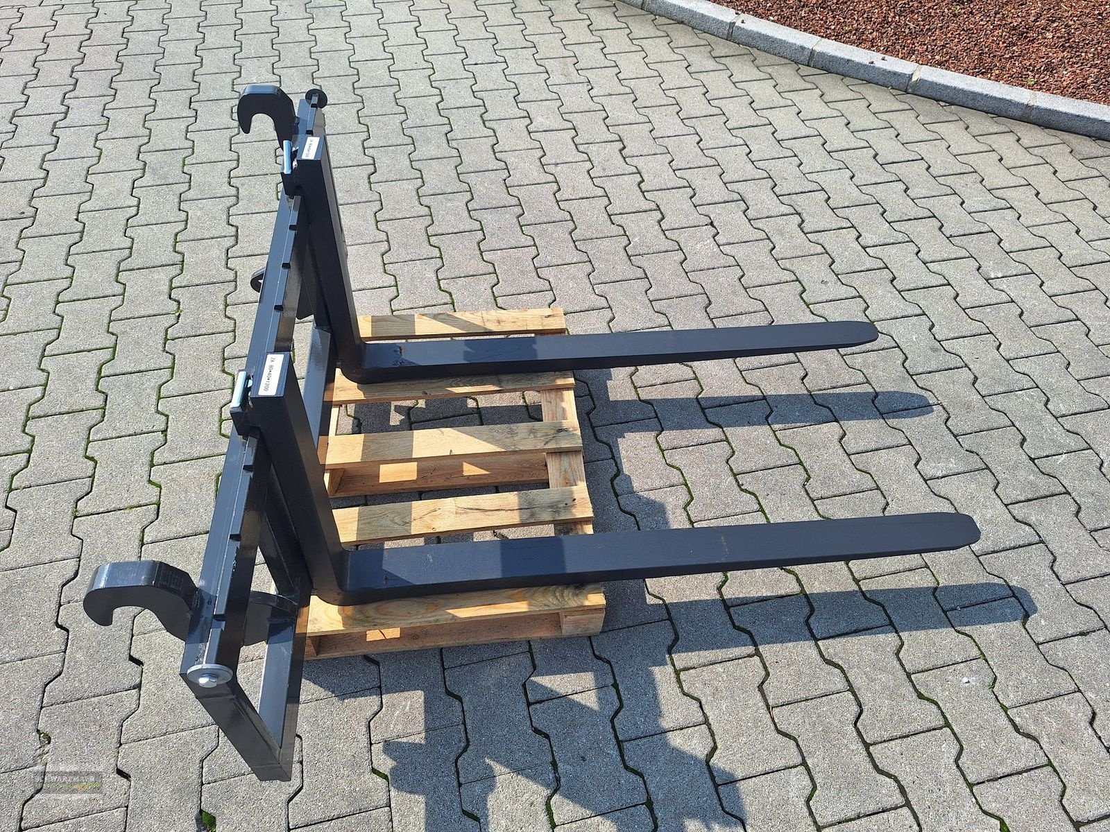 Ladeschaufel des Typs Fliegl AgroCenter Palettengabel Easy 1200, Neumaschine in Aurolzmünster (Bild 10)