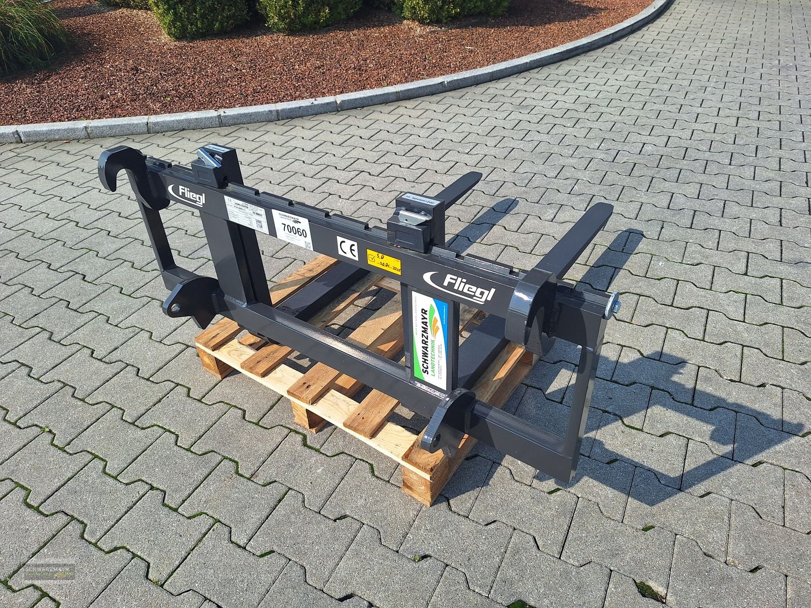 Ladeschaufel des Typs Fliegl AgroCenter Palettengabel Easy 1200, Neumaschine in Aurolzmünster (Bild 3)