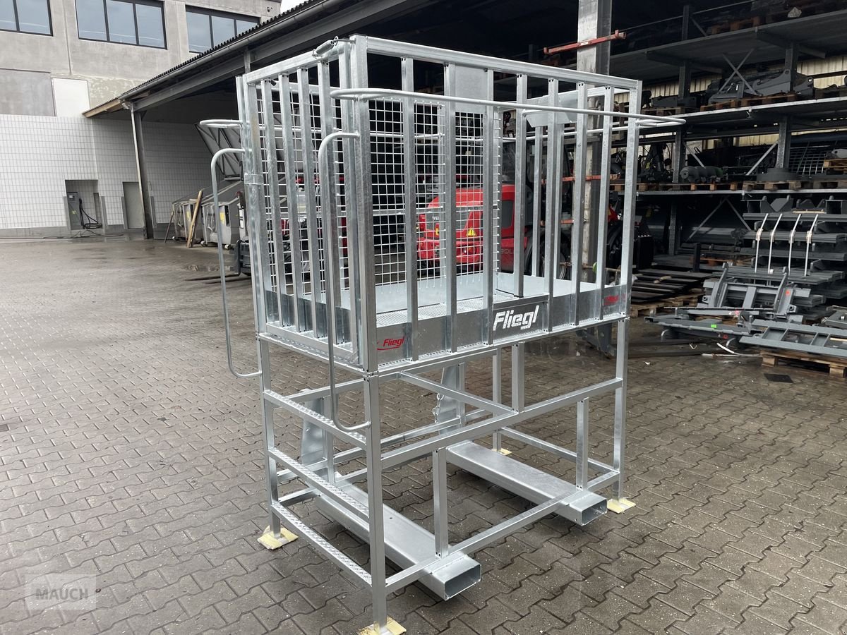 Ladeschaufel des Typs Fliegl Arbeitskorb / Arbeitsbühne mit Erhöhung Euro &PG, Neumaschine in Burgkirchen (Bild 12)