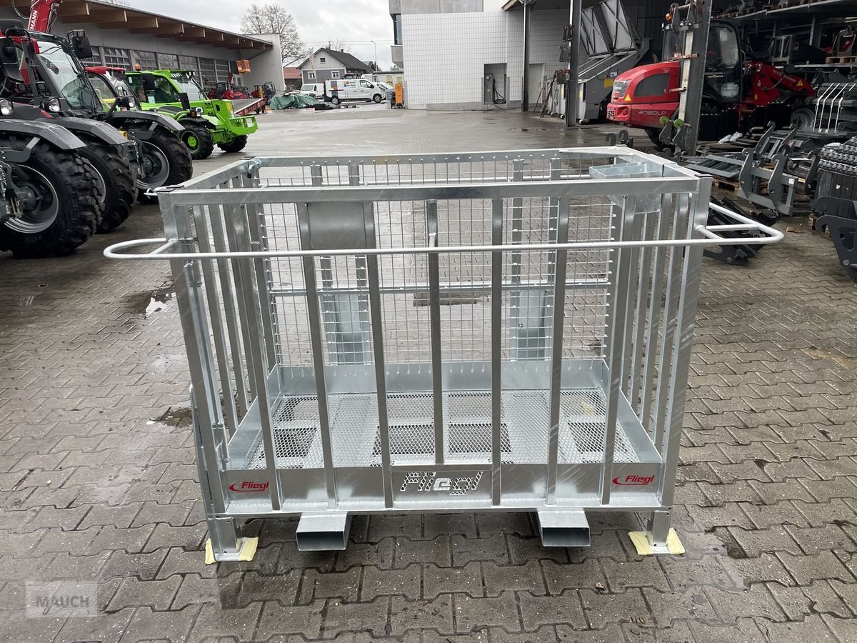 Ladeschaufel des Typs Fliegl Arbeitskorb / Arbeitsbühne mit Erhöhung Euro &PG, Neumaschine in Burgkirchen (Bild 17)