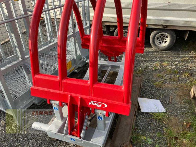 Ladeschaufel des Typs Fliegl BZCFLM000010 BALLENZANGE PROFI, Neumaschine in Hollfeld (Bild 1)