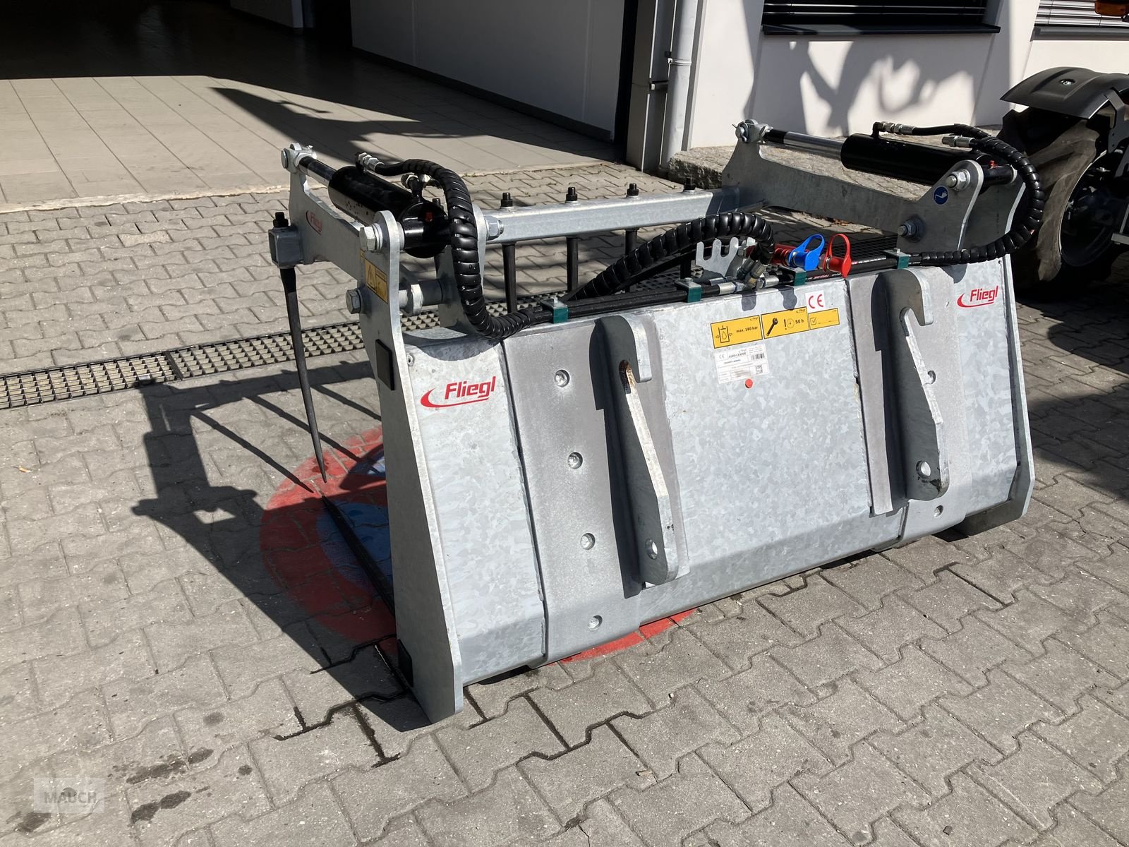 Ladeschaufel of the type Fliegl Dung- und Silagezange Weidemann Aufnahme, Neumaschine in Burgkirchen (Picture 5)