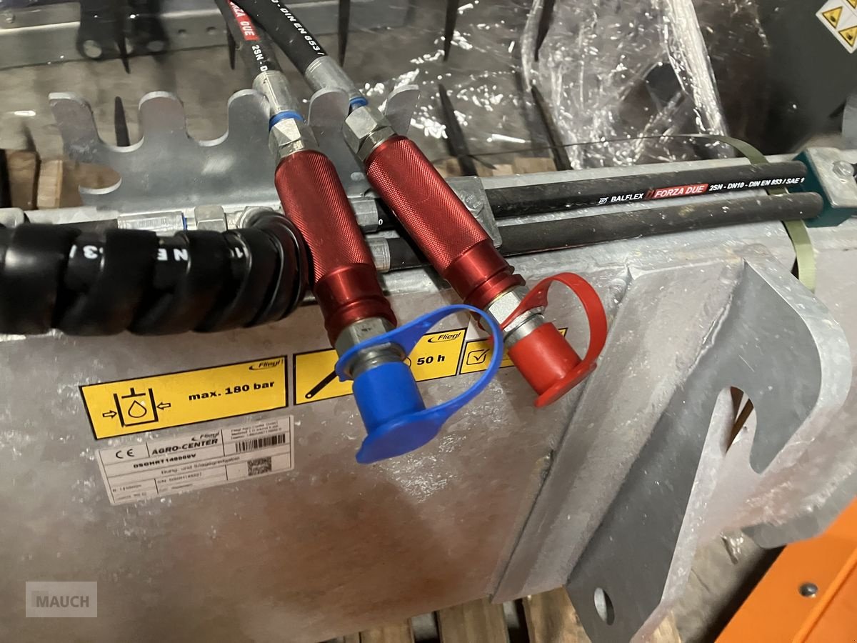 Ladeschaufel of the type Fliegl Dung- und Silagezange Weidemann Aufnahme, Neumaschine in Burgkirchen (Picture 2)