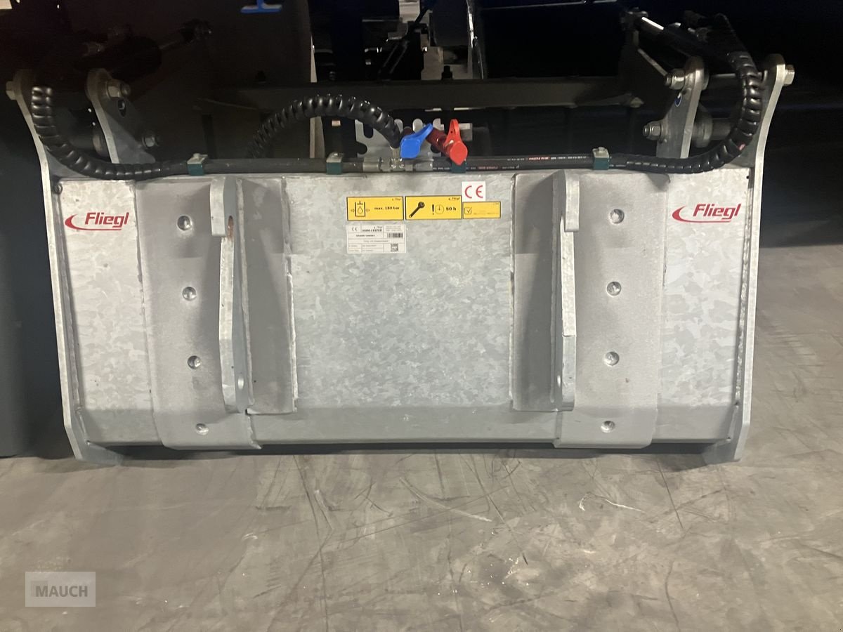 Ladeschaufel of the type Fliegl Dung- und Silagezange Weidemann Aufnahme, Neumaschine in Burgkirchen (Picture 4)